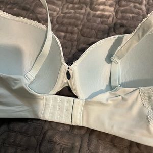 Victoria secret bra use once in great condition no hole or stains!!!
